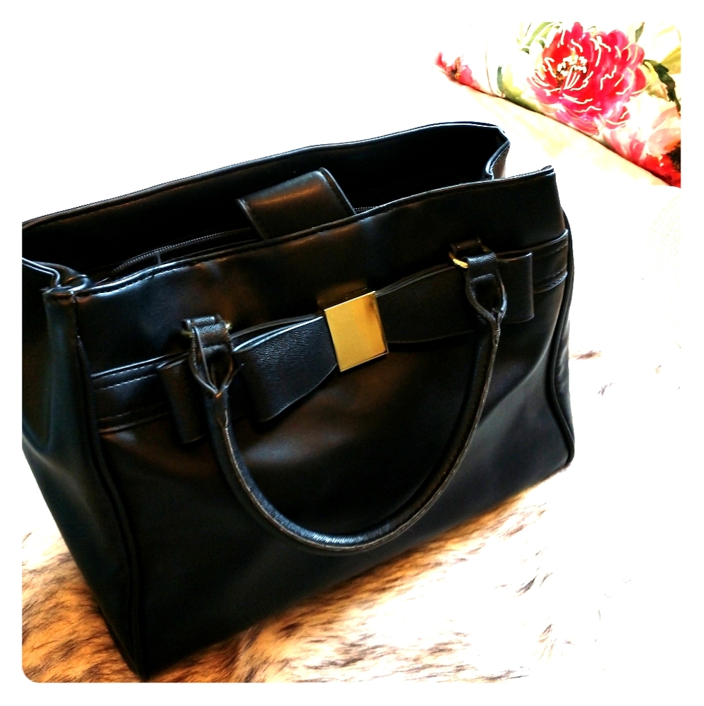 Classic Black Purse Gold & Bow Details